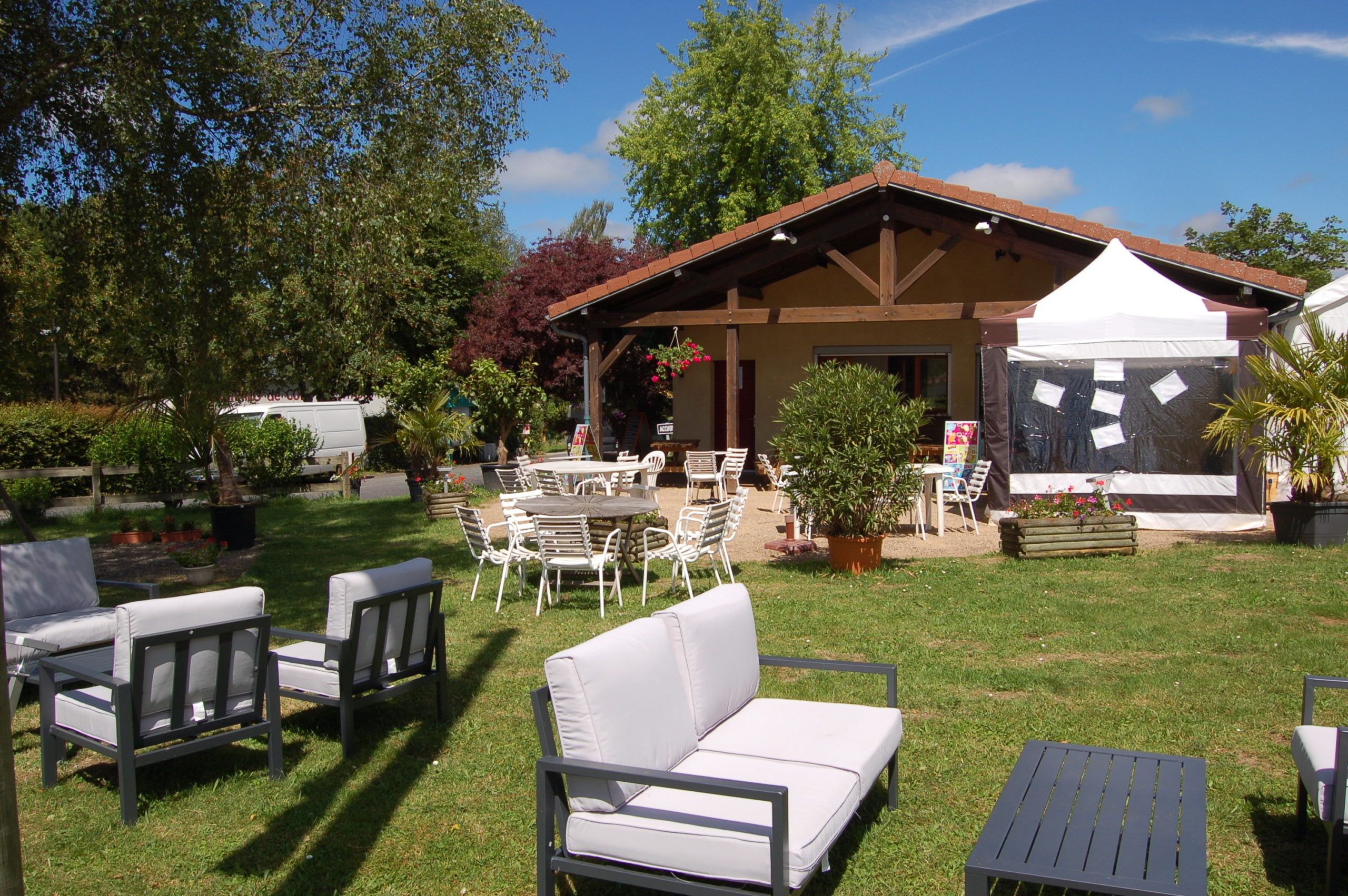 Vue de notre restaurant et terrasse