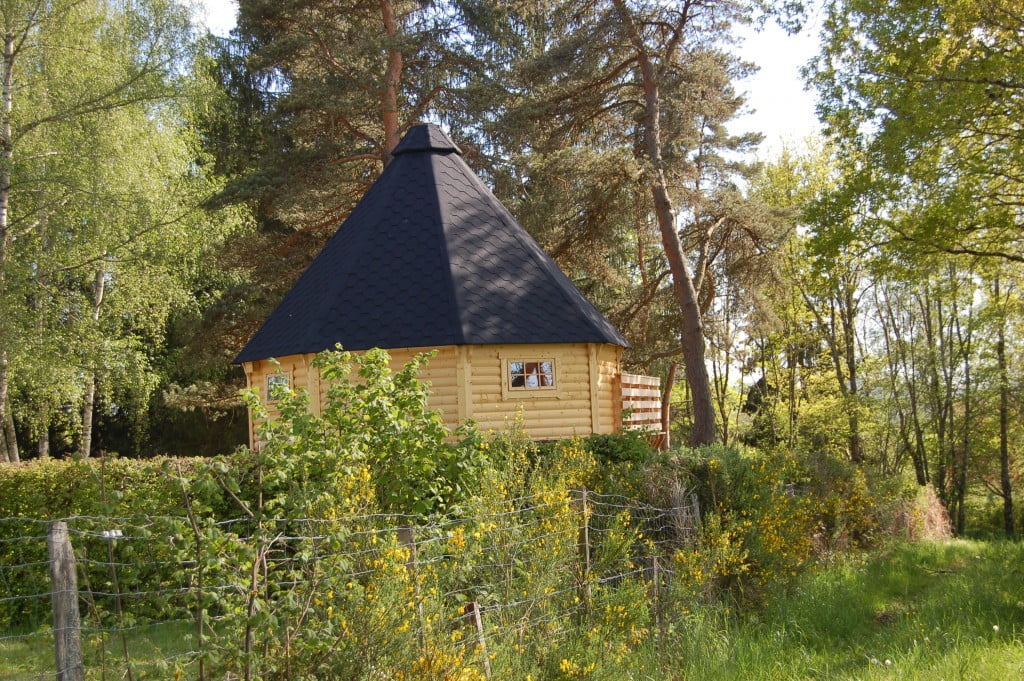 Kota Les pinèdes : un petit cabane finlandais ou chalet dit kota